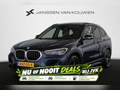 BMW X1 - xDrive25e Sport Line Panoramadak Stoelverwarming Head-Up Memory