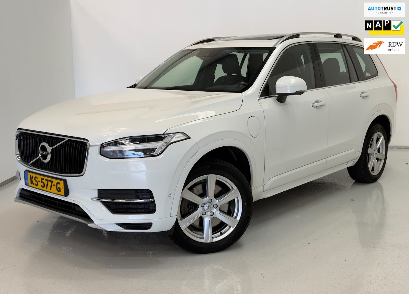 Volvo XC90 - 2.0 T8 Twin Engine AWD R-Design / NL-auto / Pano / BLIS - AutoWereld.nl