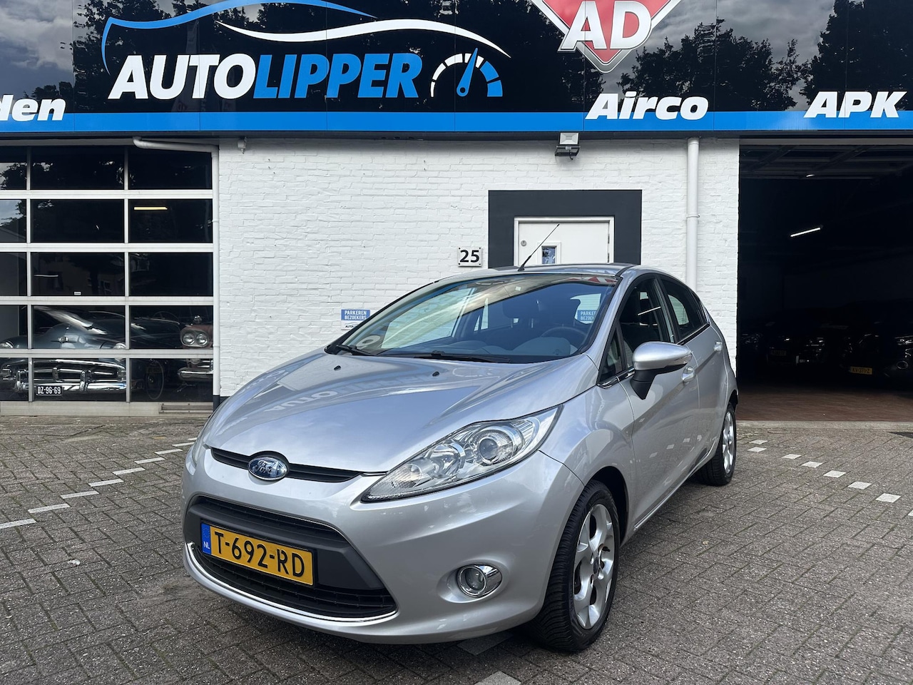 Ford Fiesta - 1.25 Trend /Nieuwe apk bij aflevering/Airco/5 deuren/All season banden - AutoWereld.nl