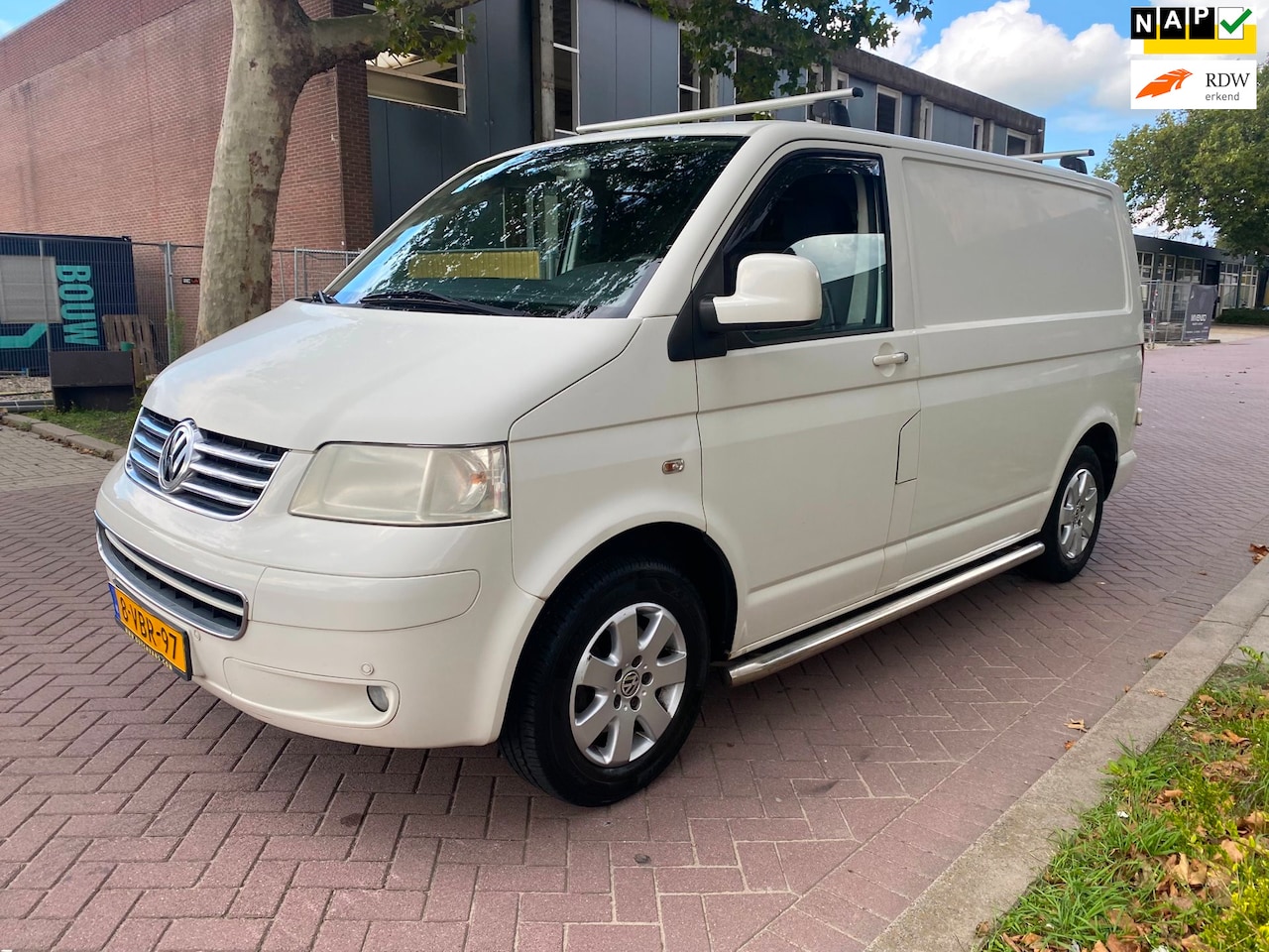 Volkswagen Transporter - 2.5 TDI 300 / Airco / Airbag / Elek Ramen / Elek Spiegels / 131PK / PDC / - AutoWereld.nl