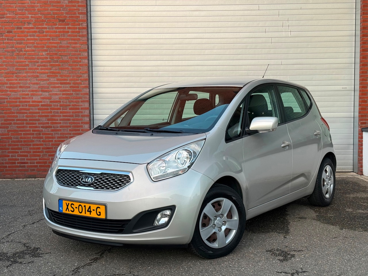 Kia Venga - 1.6 CVVT X-Ecutive| AUTOMAAT| CAMERA| NEW APK| NAVI - AutoWereld.nl
