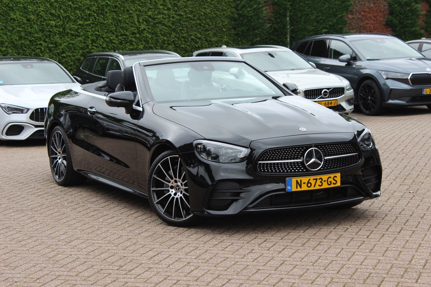 Mercedes-Benz E-klasse Cabrio - 200 AMG Line / Nieuwstaat / Camera / Burmester / Luxe Leder / Memory Seats / 19'' / Matrix - AutoWereld.nl