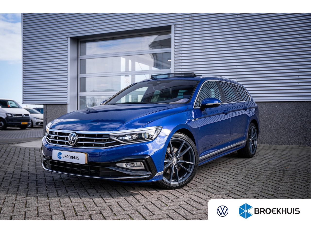 Volkswagen Passat Variant - 1.5 TSI Elegance Business R | Achteruitrijcamera | Elektrisch glazen panorama-dak | R-Line - AutoWereld.nl
