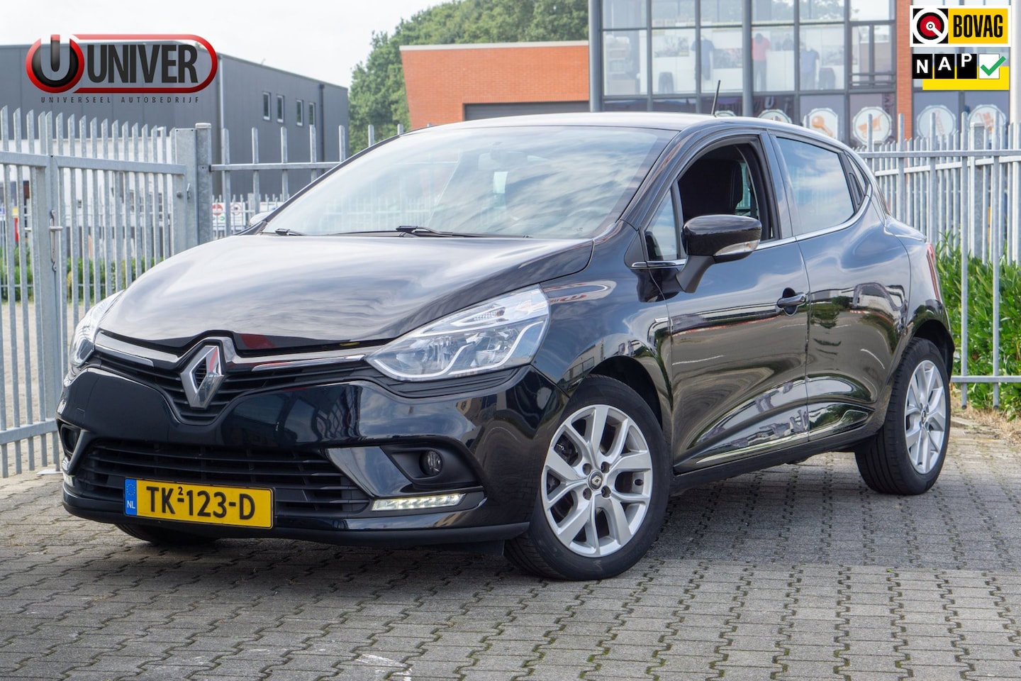 Renault Clio - 0.9 TCe Limited KEYLESS/NAVI/5DRS - AutoWereld.nl