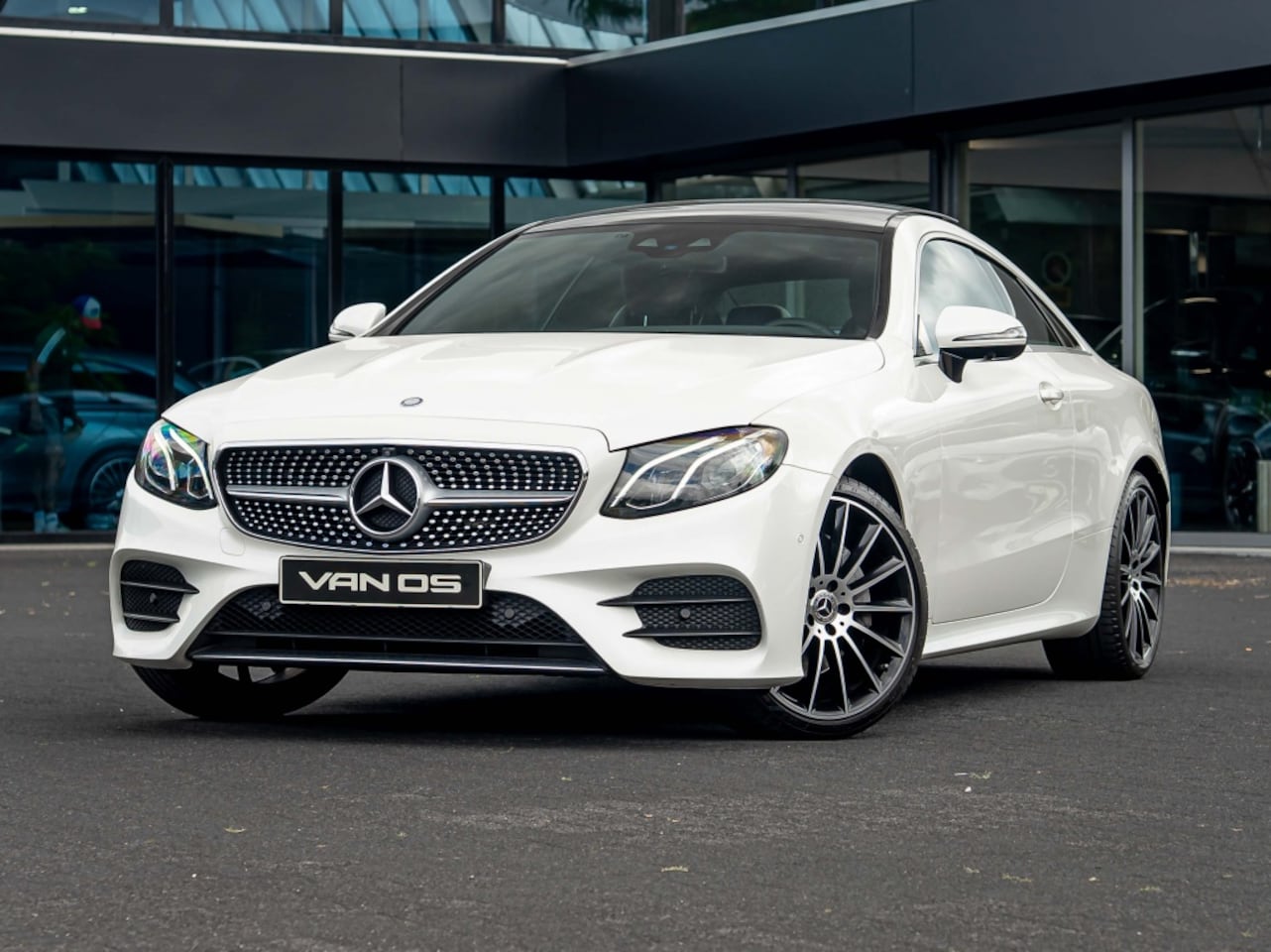 Mercedes-Benz E-klasse Coupé - E 200 AMG Line | Pano | Leer | Widescreen | 20 Inch - AutoWereld.nl