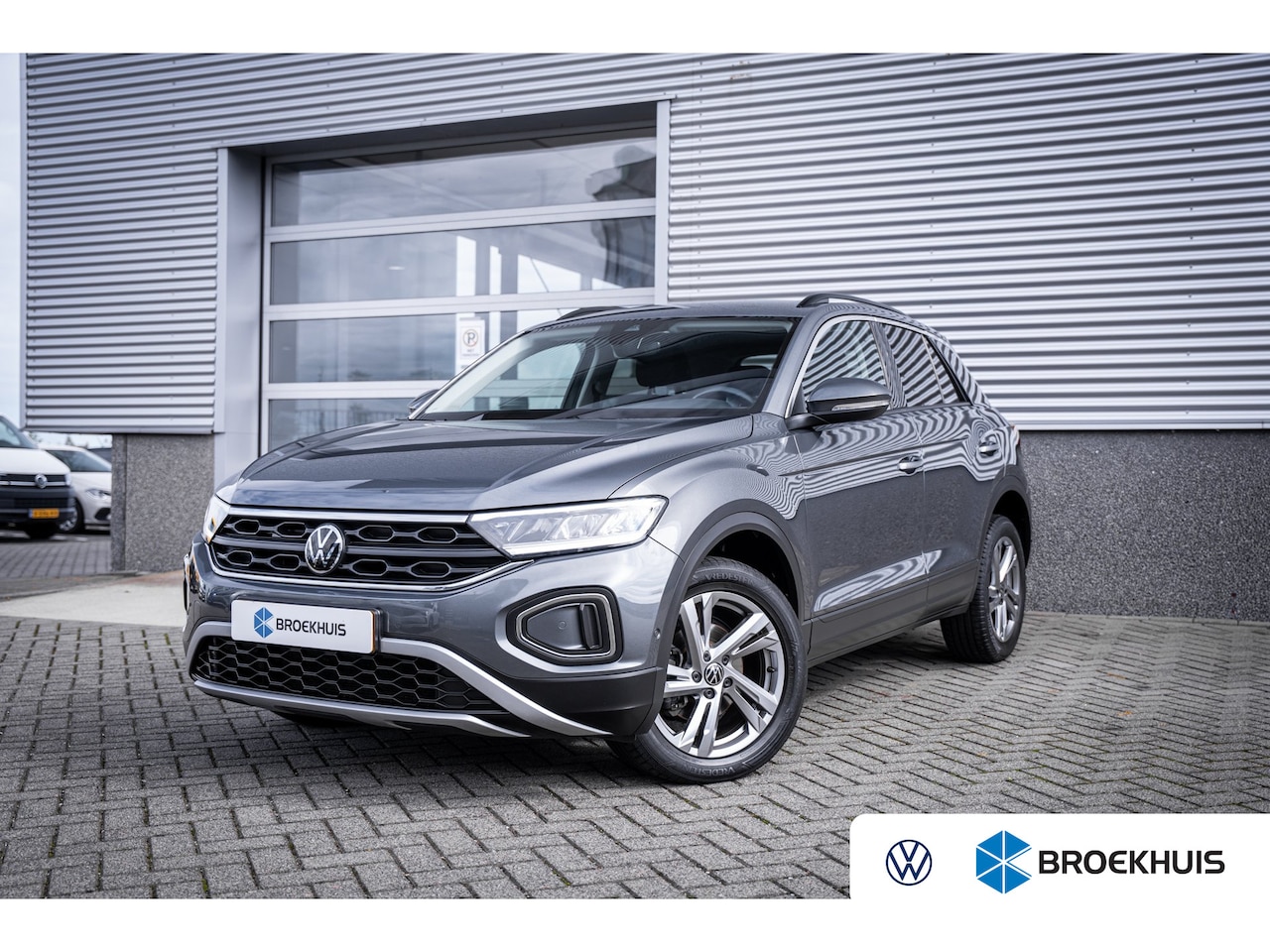 Volkswagen T-Roc - 1.0 TSI Life 75 Edition | Achteruitrijcamera | Airco | Cruise control adaptief - AutoWereld.nl