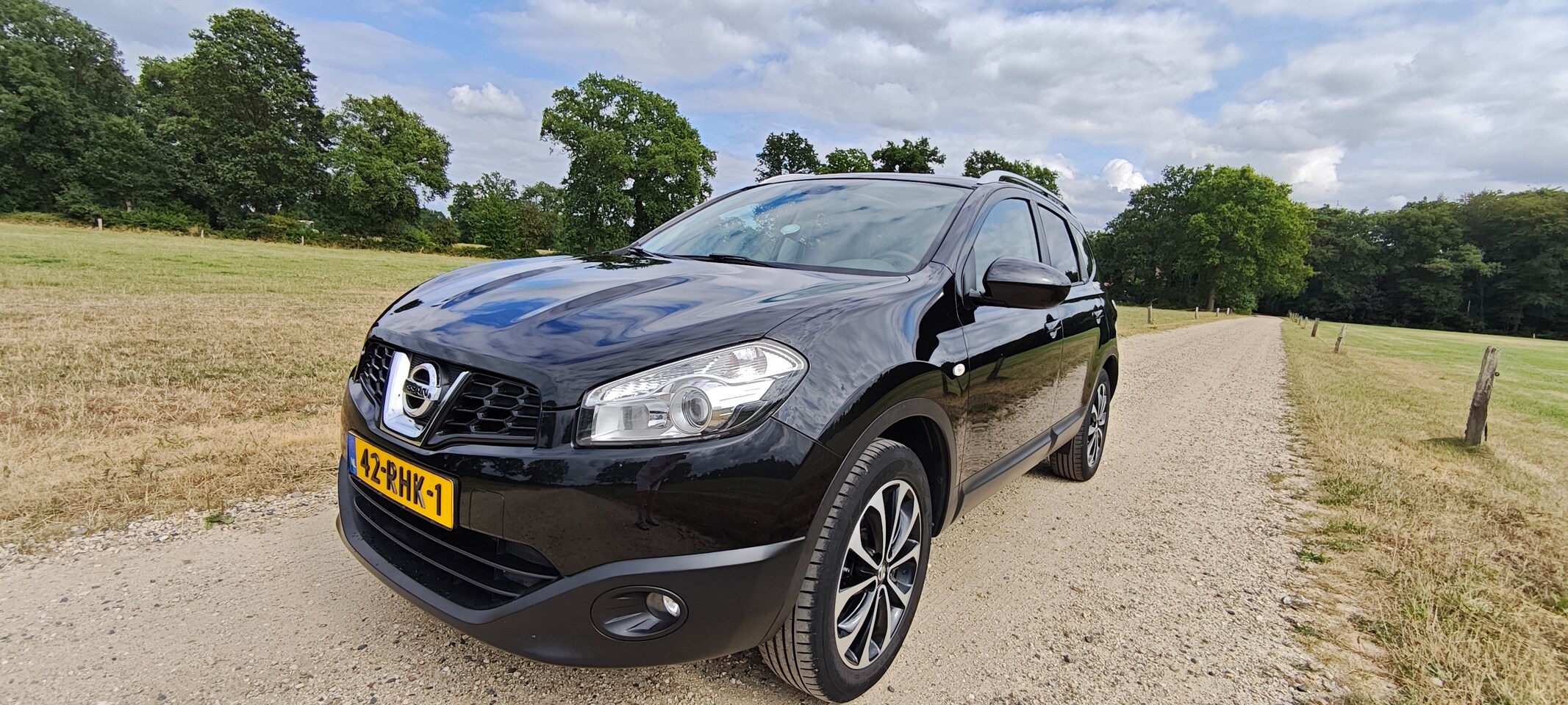 Nissan Qashqai+2 - 2.0 Connect Edition Ben je op zoek naar een ruime, oerdegelijke en complete gezins-SUV? Wij bieden onze nette - AutoWereld.nl