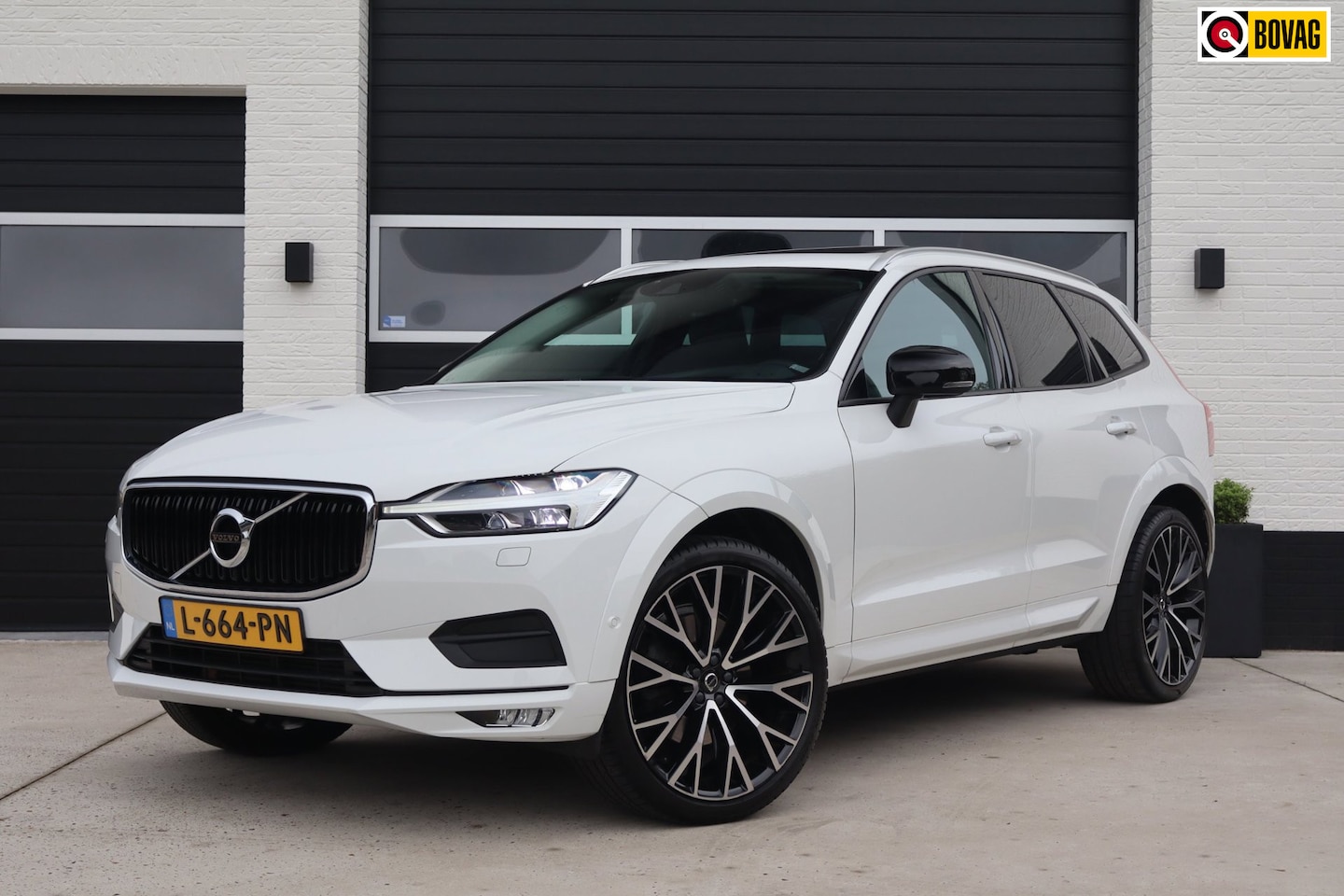 Volvo XC60 - 2.0 T6 310pk AWD Heico sport - Panoramadak - 22 inch - Head up - Half leder - Camera - AutoWereld.nl