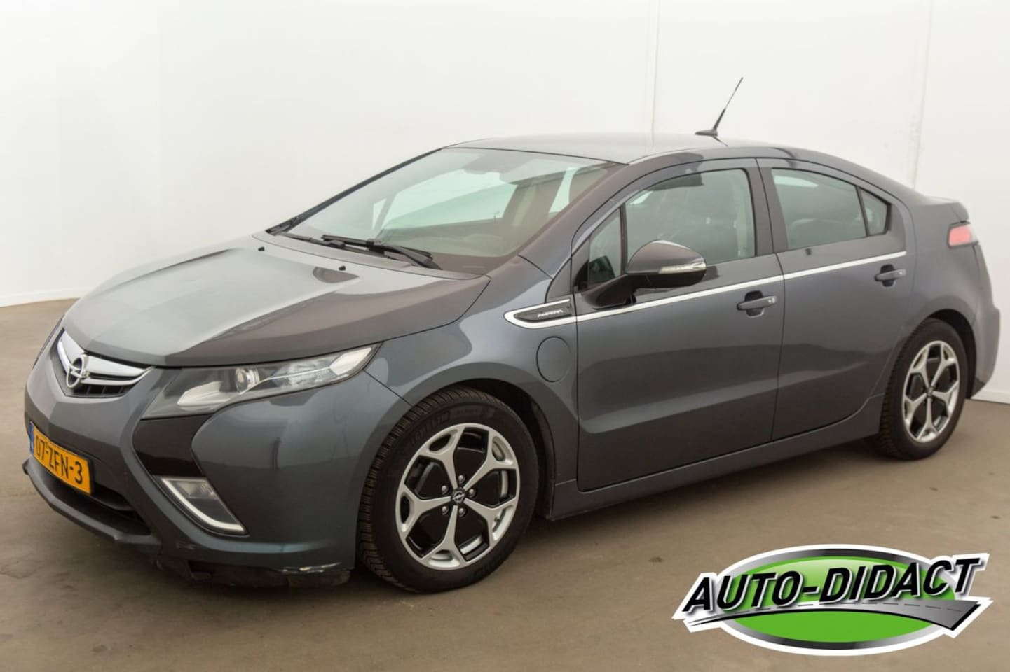 Opel Ampera - 1.4 Plug-in Hybrid Leder Navi Camera Clima - AutoWereld.nl