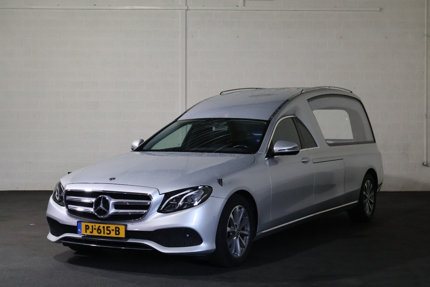 Mercedes-Benz E-klasse Estate - 200 d Begrafenisauto Glaswagen - AutoWereld.nl