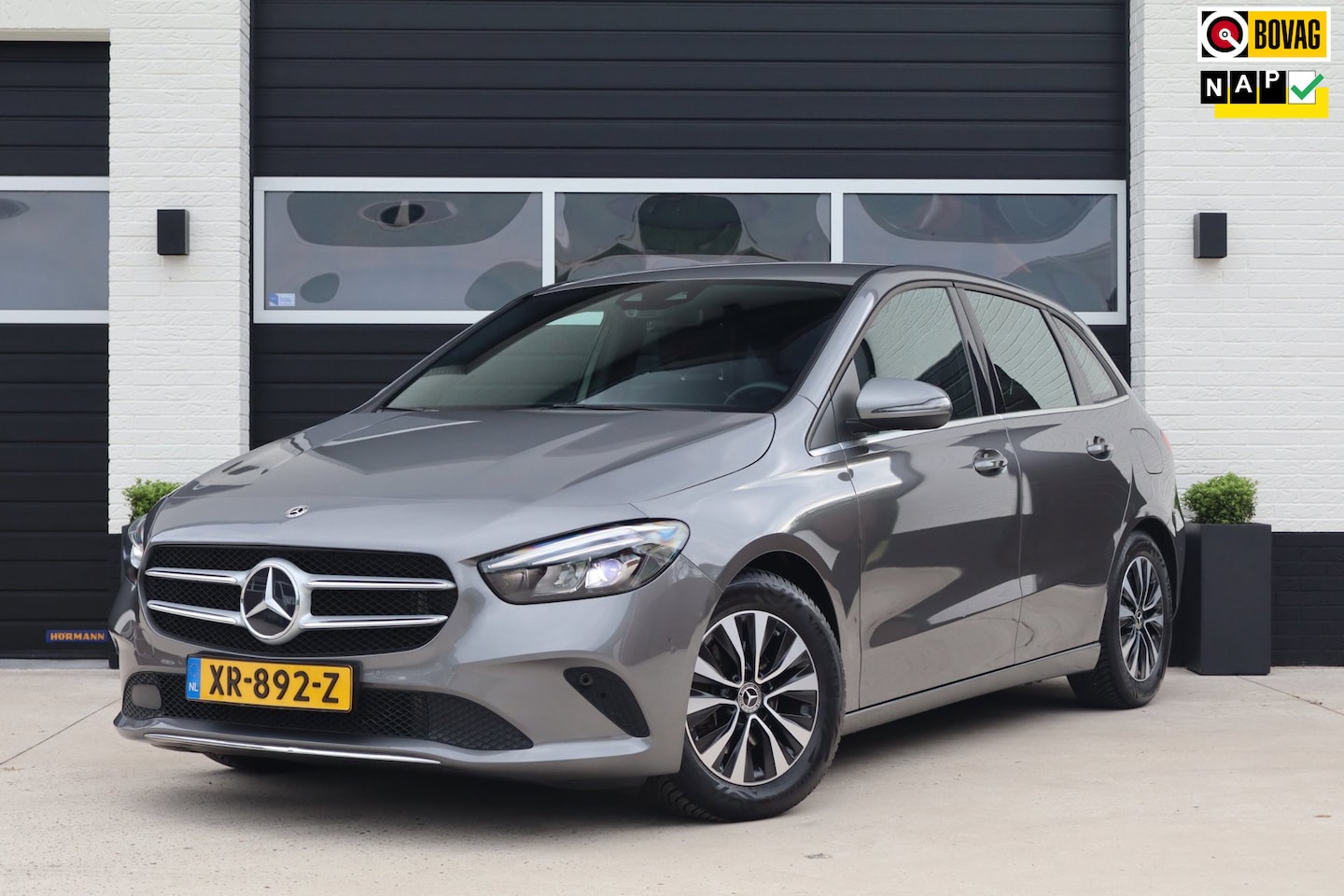 Mercedes-Benz B-klasse - 180 Business Solution - Trekhaak - Half leder - Widescreen - Stoelverwarming - 2e eigenaar - AutoWereld.nl