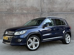 Volkswagen Tiguan - 2.0 TSI Sport&Style 4Motion R-line | Trekhaak | APK 09-2027 | 2200KG trekgewicht | Xenon |