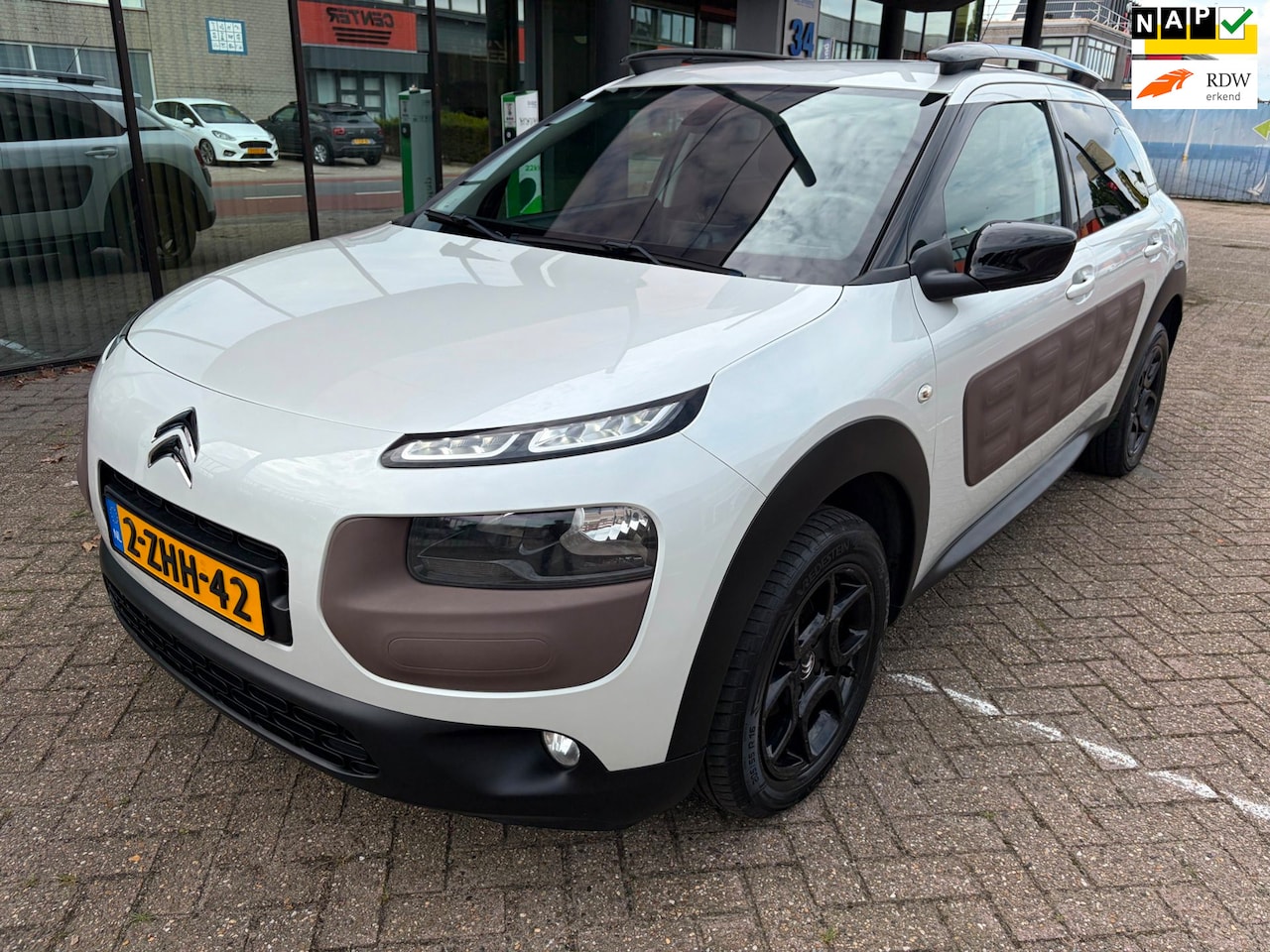 Citroën C4 Cactus - 1.2 VTi Shine / Camera / Navi / LED / Trekhaak - AutoWereld.nl