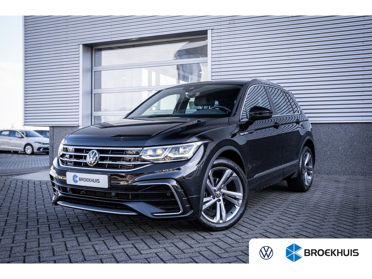 Volkswagen Tiguan - 1.5 TSI R-Line Business+ | Achteruitrijcamera | Afneembare trekhaak | Elektrisch bedienbar - AutoWereld.nl