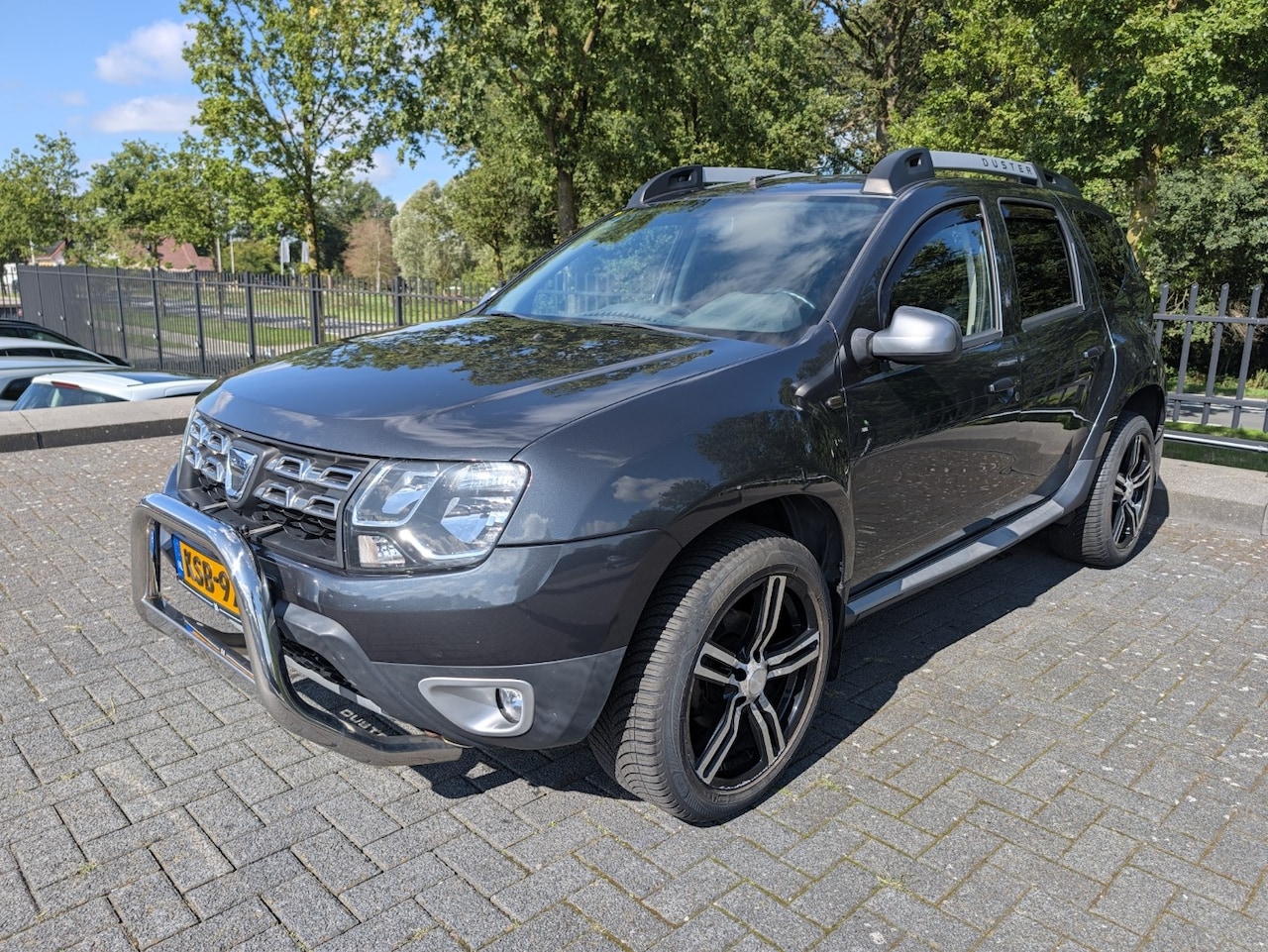 Dacia Duster - 1.2 TCe 4x2 Série Limitée Robust | Trekhaak | Bullbar | Stoelverw. | PDC | Airco - AutoWereld.nl