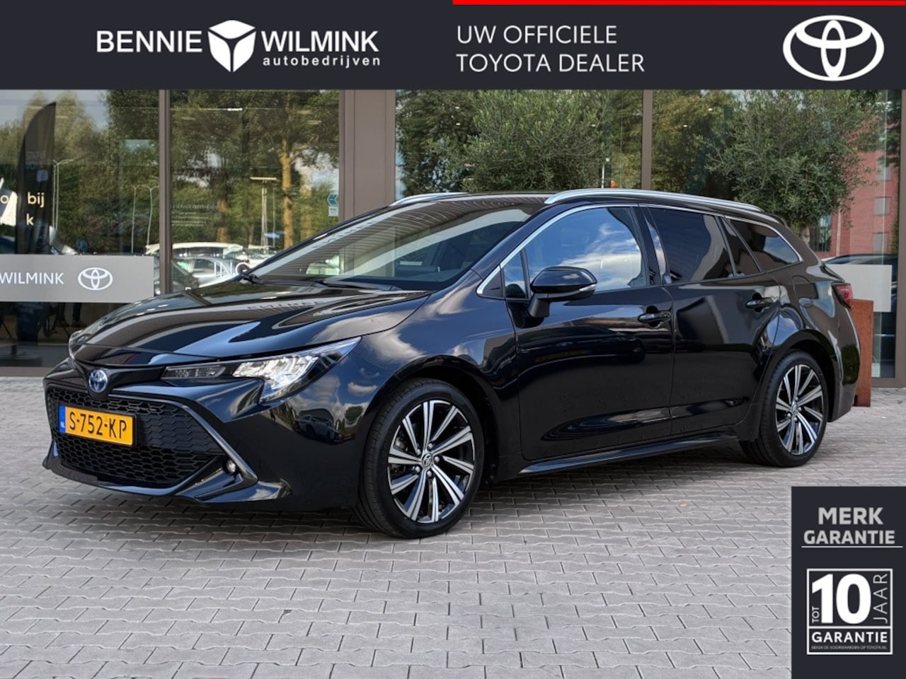Toyota Corolla Touring Sports - 1.8 Hybrid Dynamic | Parkeersensoren | Stoelverwarming - AutoWereld.nl