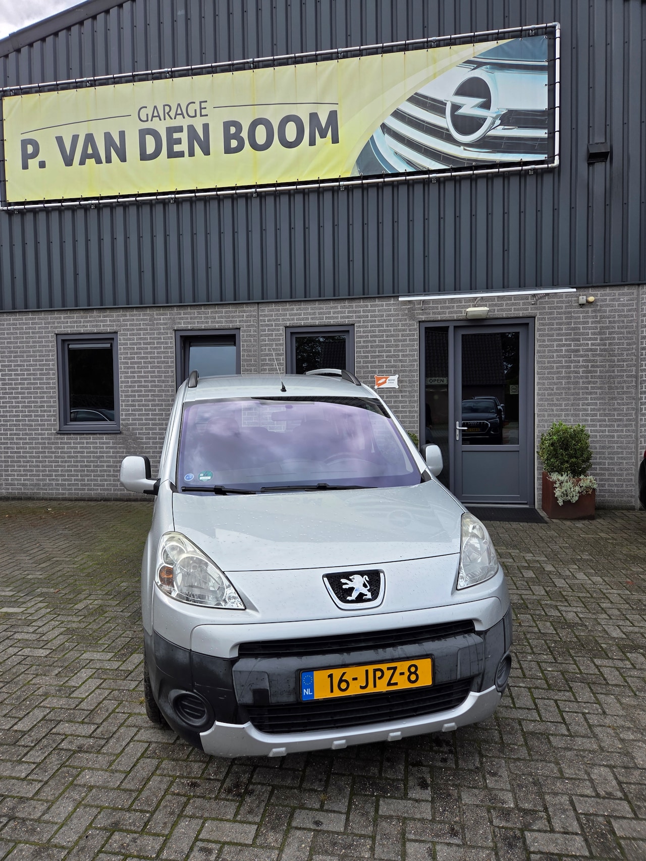 Peugeot Partner Tepee - 1.6 XT Trekhaak + airco - AutoWereld.nl