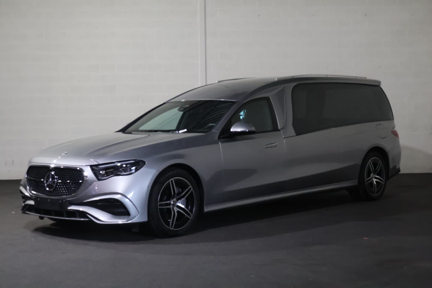 Mercedes-Benz E-klasse Estate - 300e Indus Eneexis 3-deurs Begrafenisauto - AutoWereld.nl