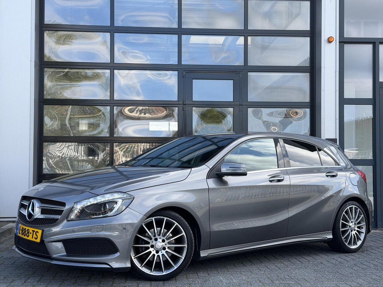 Mercedes-Benz A-klasse - 180 Ambition AMG / Cruise / Airco / NAVI - AutoWereld.nl