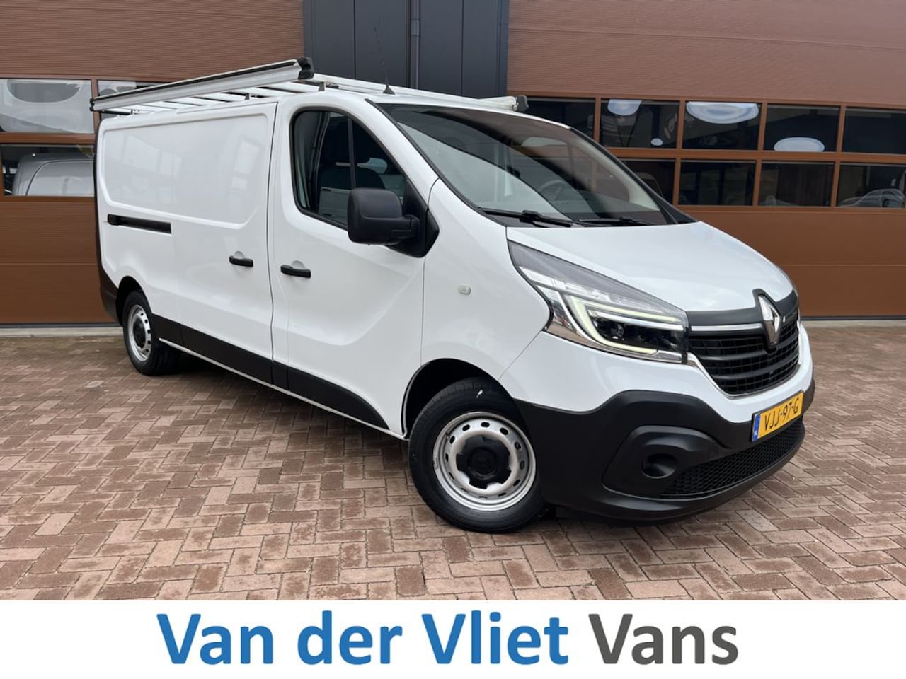 Renault Trafic - 2.0 dCi 120pk L2 Comfort 3p Lease €270 p/m, Trekhaak, 2 Schuifdeuren, Airco, PDC, Cruise c - AutoWereld.nl