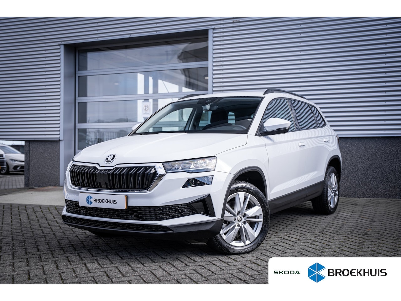Skoda Karoq - 1.5 TSI ACT Business Edition | Achteruitrijcamera | Lichtmetalen velgen 17" | Trekhaak uit - AutoWereld.nl