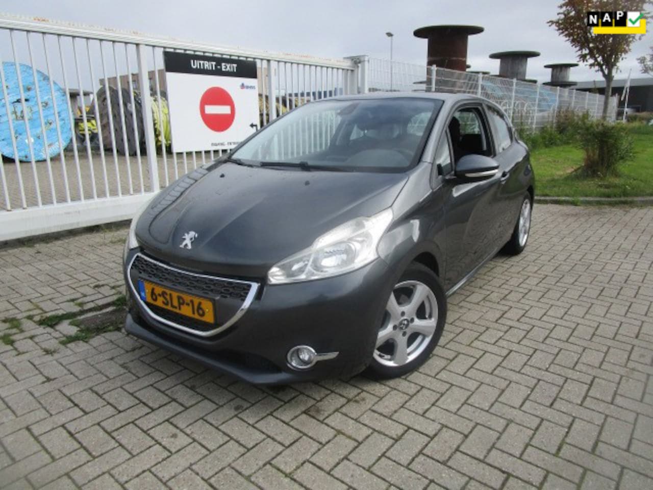 Peugeot 208 - 1.4 e-HDi Active Automaat!! - AutoWereld.nl