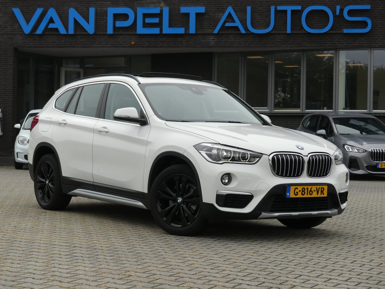 BMW X1 - SDrive18i High Executive / Pano / Leer - AutoWereld.nl