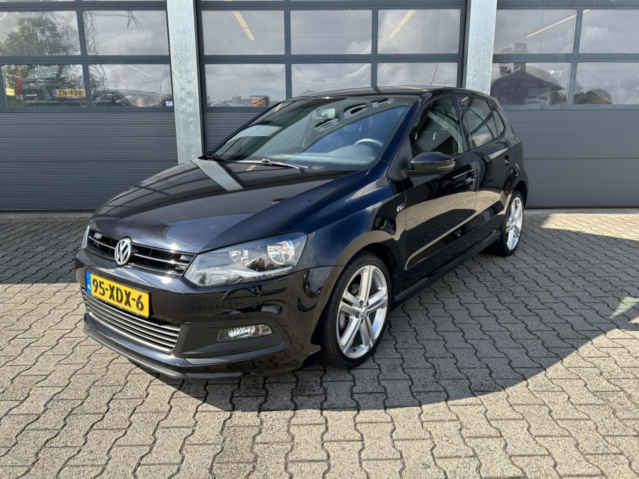 Volkswagen Polo - 1.2 TSI 90pk 5-drs Highline / R-Line - AutoWereld.nl