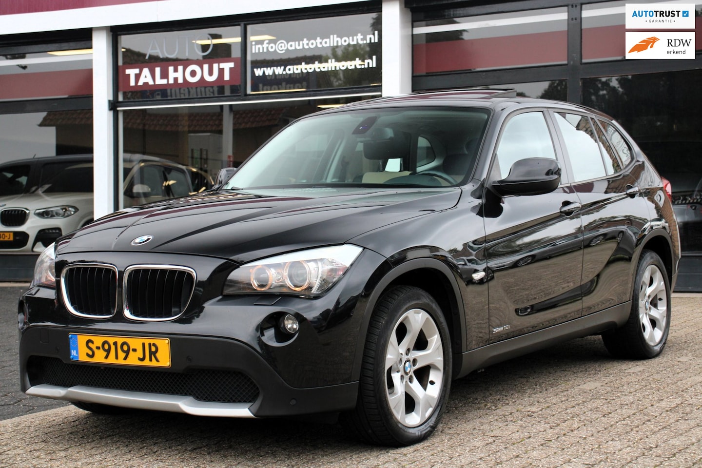 BMW X1 - SDrive18i Executive - PANO, AUTOMAAT, AIRCO, NAVI, STOELVERWARMING - AutoWereld.nl