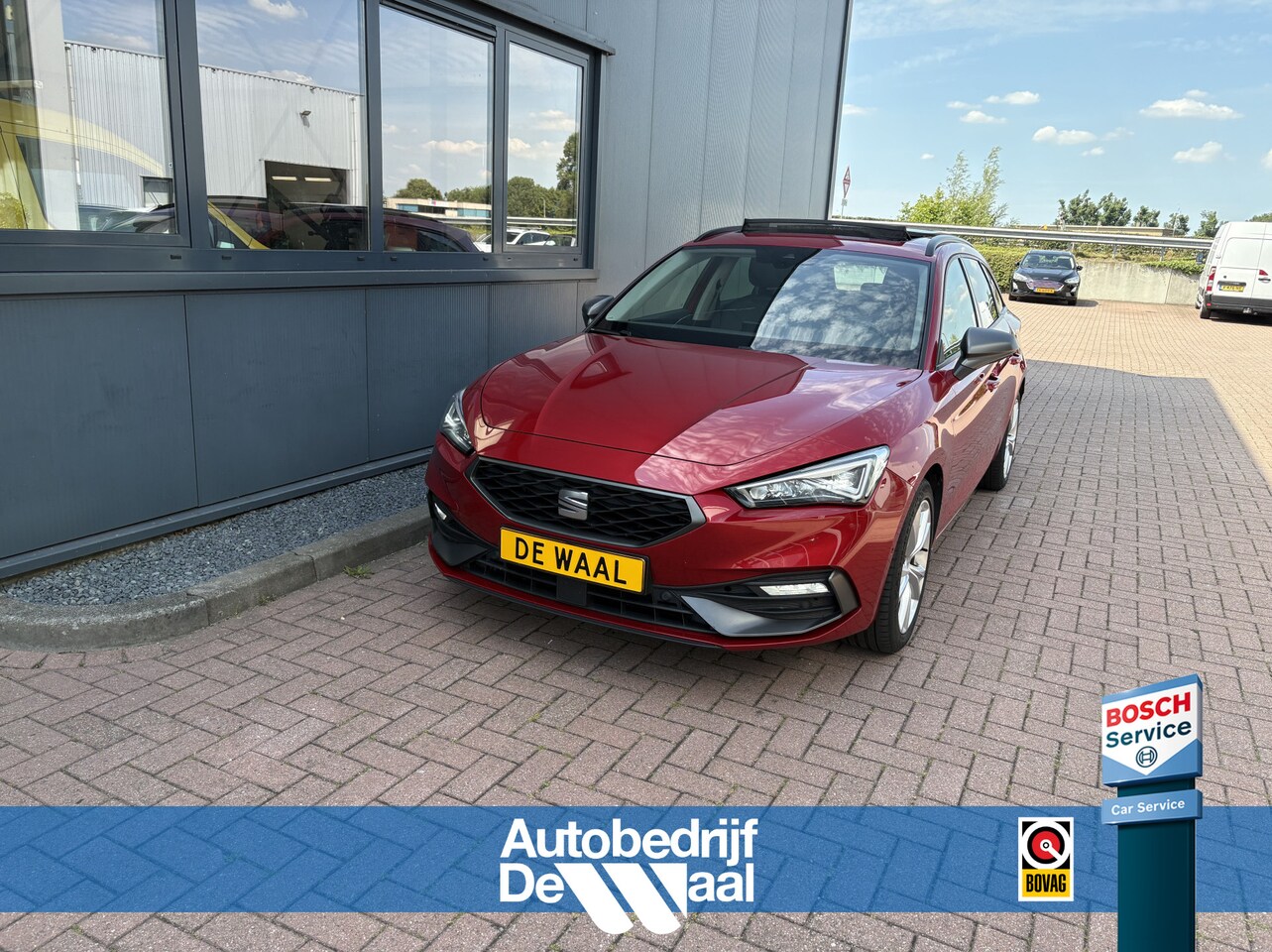 SEAT Leon Sportstourer - 1.5 eTSI FR DSG Business Intense SCHUIFDAK/LEDER/VIRTUAL/TREKH.WEGKLAPBAAR - AutoWereld.nl