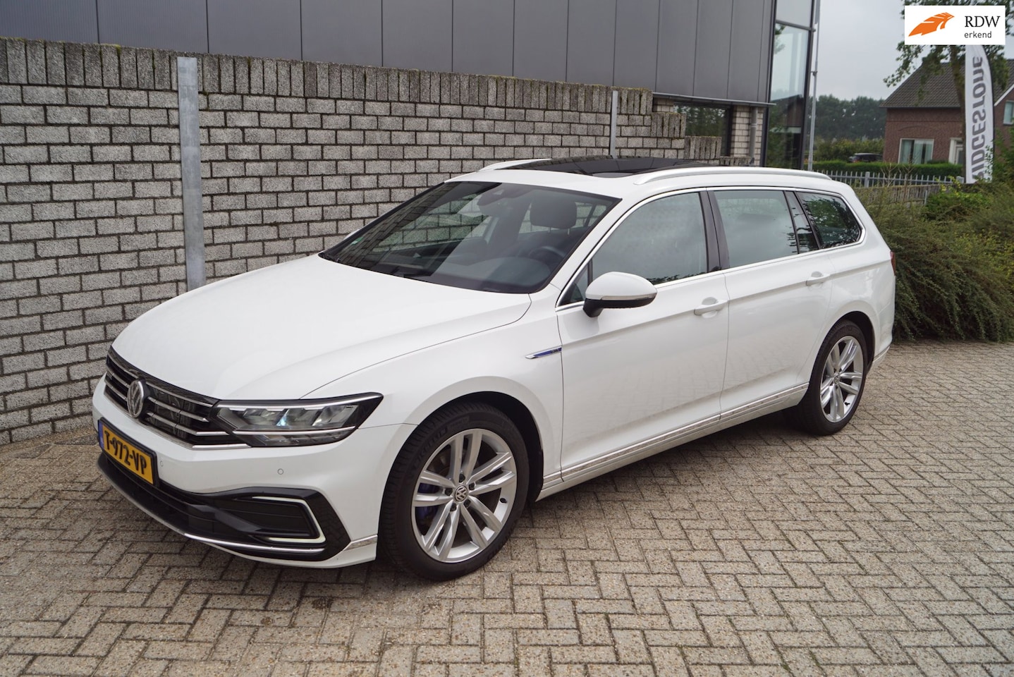 Volkswagen Passat Variant - 1.4 TSI PHEV GTE Business Autom Panodak Leder/Alcantara Sportst Stoelverw Navi Camera Clim - AutoWereld.nl