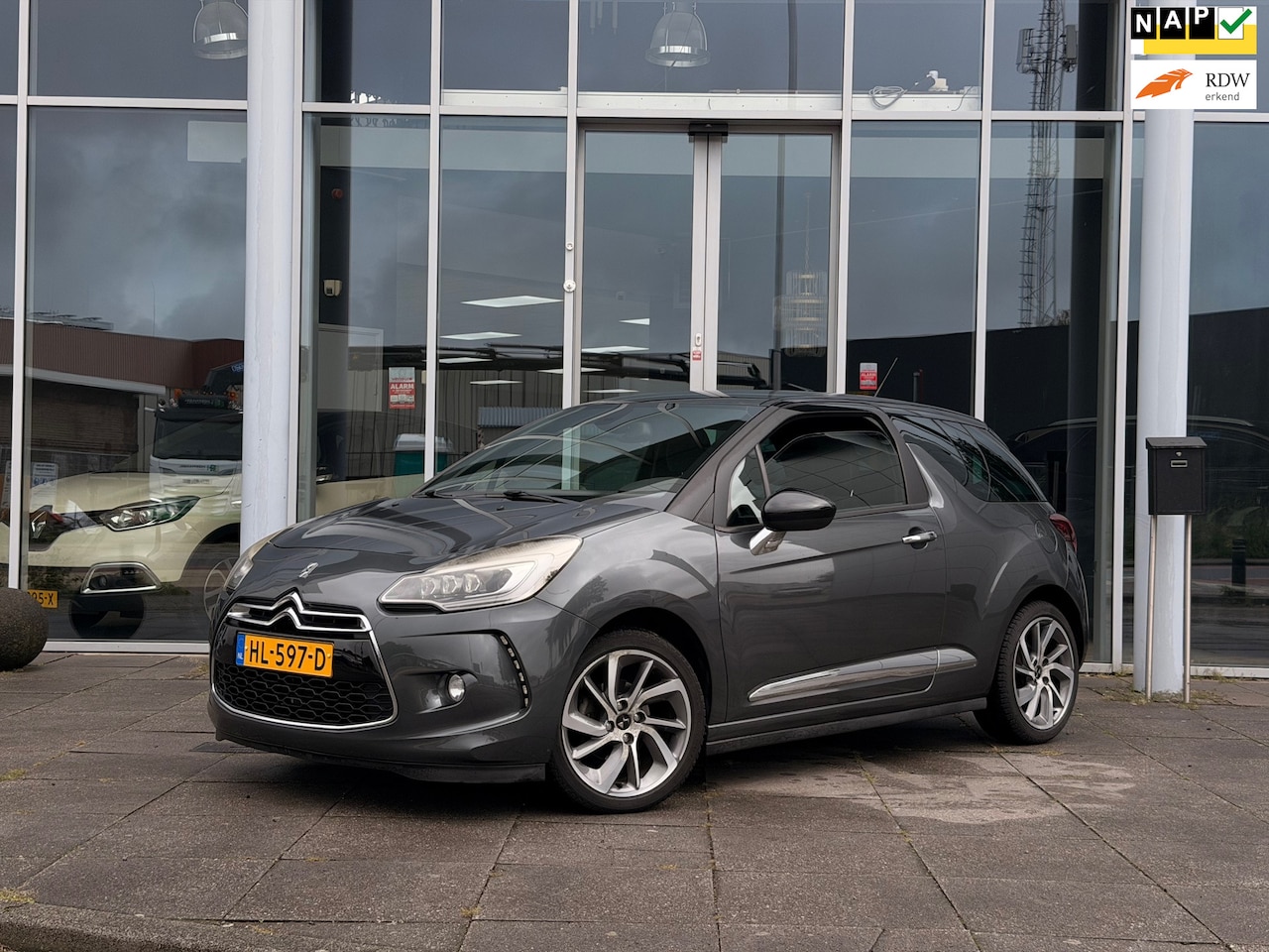 DS 3 - 1.2 PureTech So Chic|Eerste eigenaar|Navi|Pdc|Xenon - AutoWereld.nl