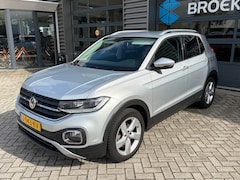 Volkswagen T-Cross - 1.0 TSI 110 pk Style | Trekhaak | Parkeersensoren | Navigatie | Apple Carplay | Adaptive c
