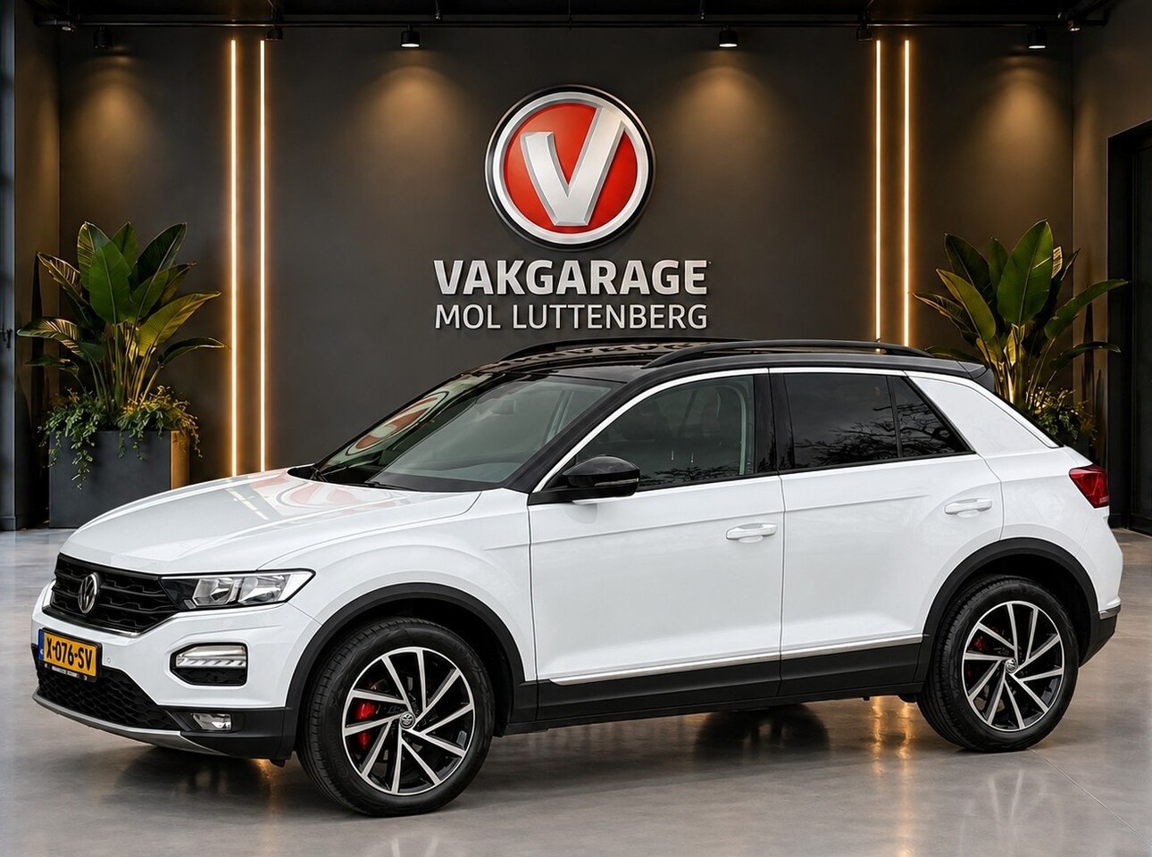 Volkswagen T-Roc - 1.5 TSI 150pk 7-DSG T-Roc Style, STOELVERWARMING, STUURVERWARMING, APPLE CARPLAY, TREKHAAK - AutoWereld.nl