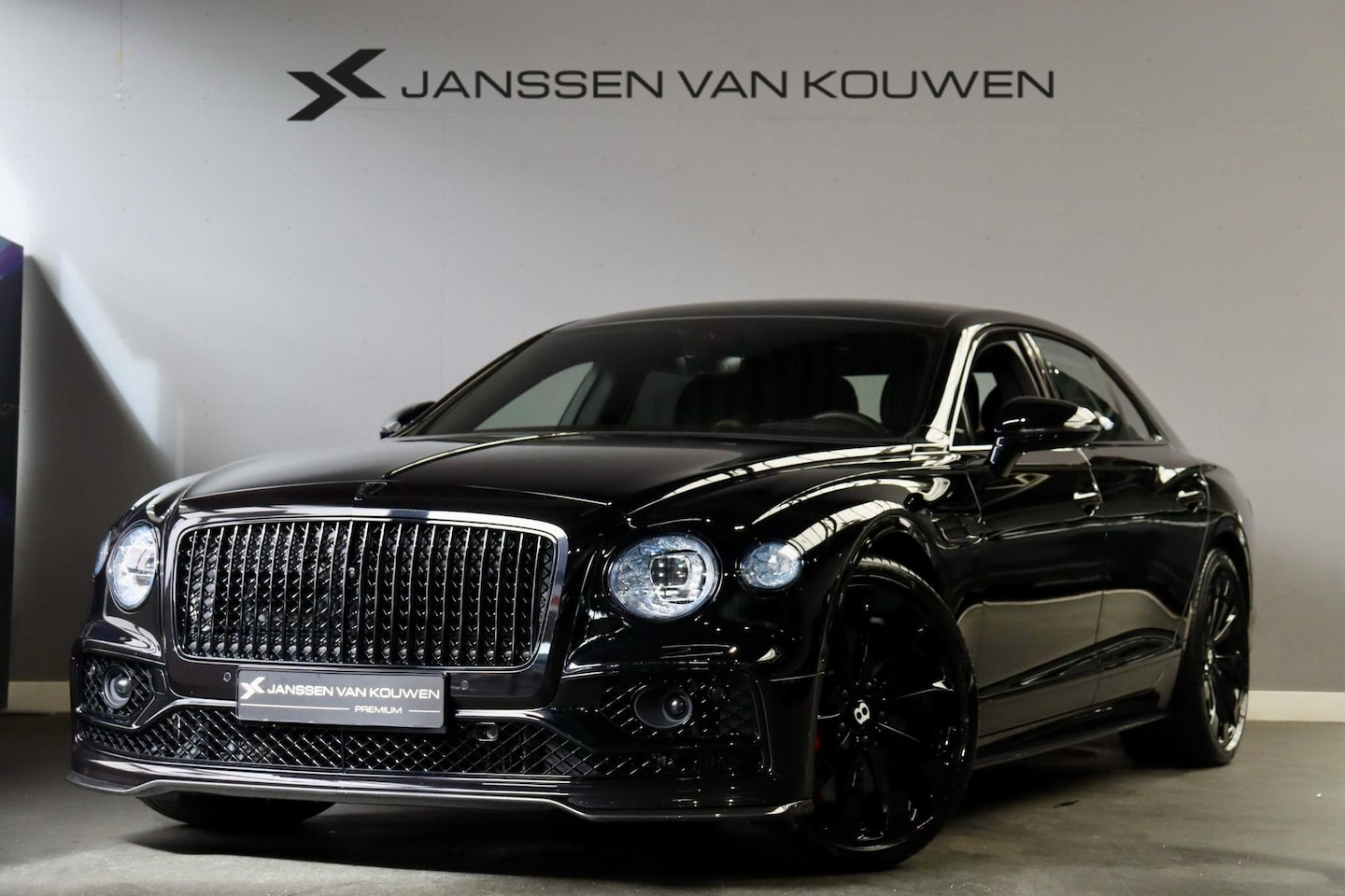 Bentley Flying Spur - 4.0 V8 / First Edition / Naim / Rotating / Pano - AutoWereld.nl