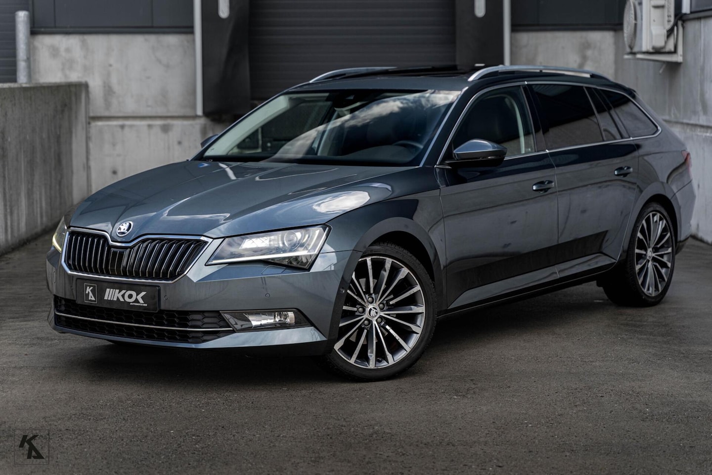 Skoda Superb Combi - 1.6 TDI Style Business 1.6 TDI Style Business - AutoWereld.nl