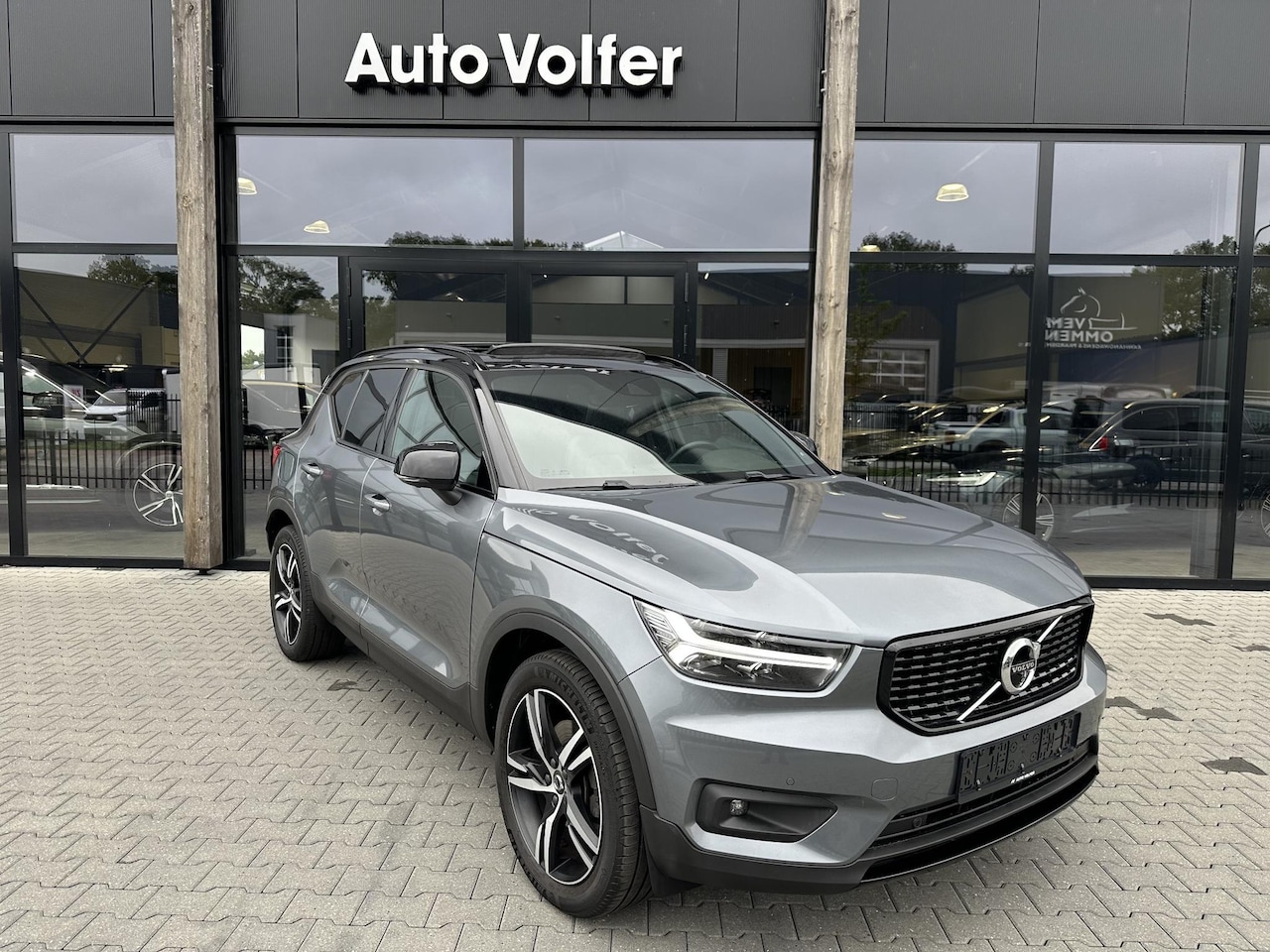 Volvo XC40 - 2.0 T4 AWD R-Design Pano|H&K|360|ACC - AutoWereld.nl