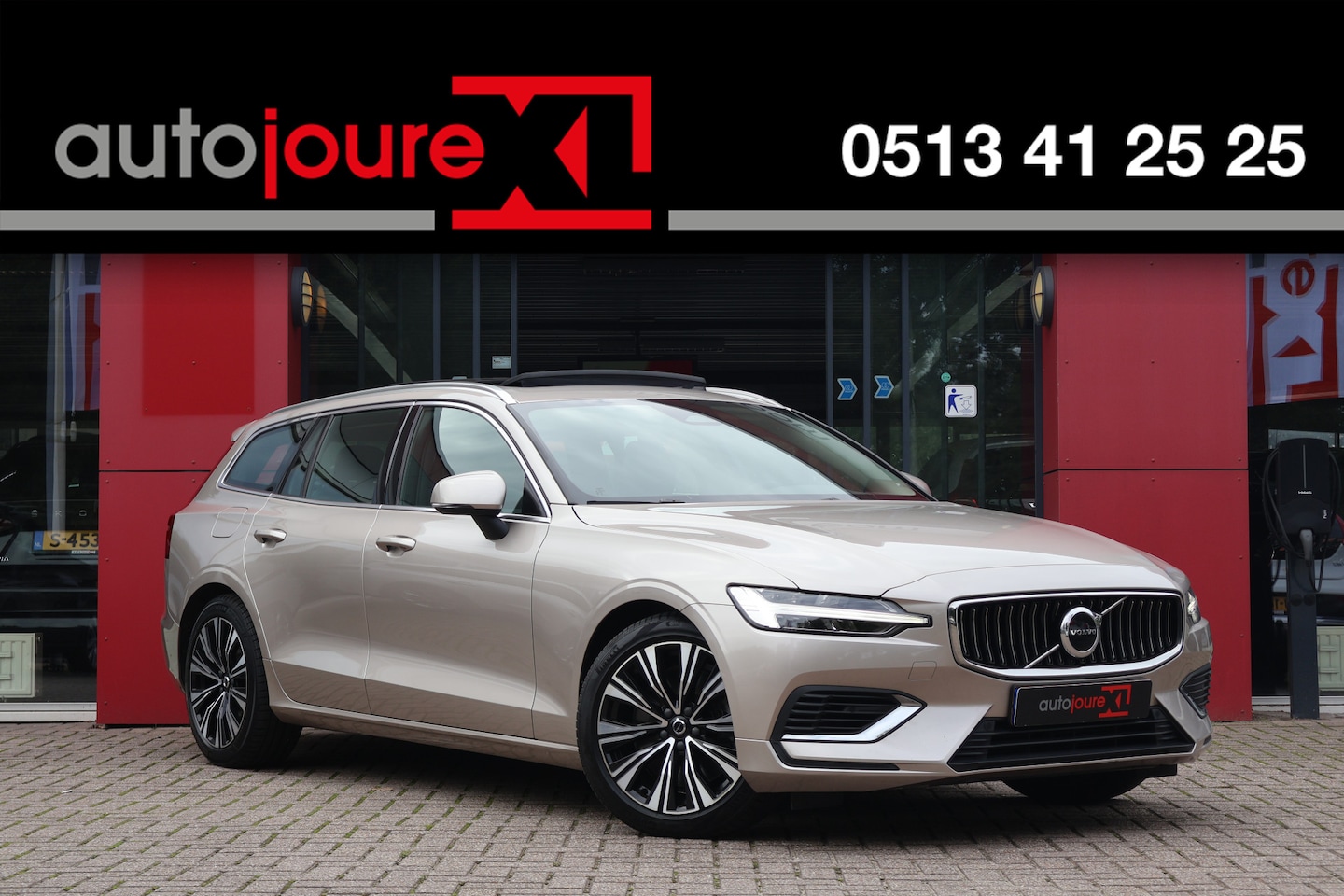 Volvo V60 - 2.0 T6 Plug-in hybrid AWD Plus Bright | Long Range | SoH 97% | Panoramadak | Harman/Kardon - AutoWereld.nl