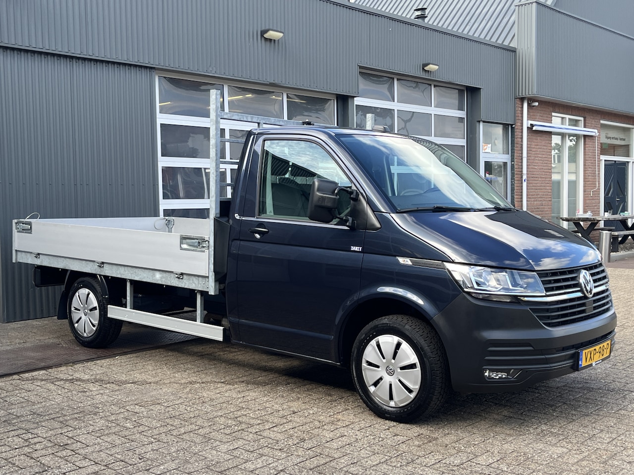 Volkswagen Transporter - 2.0 TDI L2 Pick up open laadbak Pick-up met Airco Telefoonverbinding 3-Persoons 1e eigenaa - AutoWereld.nl