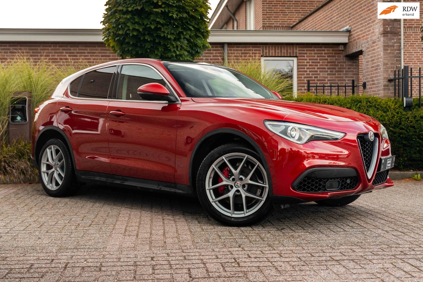 Alfa Romeo Stelvio - 2.0 T AWD Veloce 280 PK Aut. Pano Stoel/Stuurverw. Camera Keyless 20'' - AutoWereld.nl