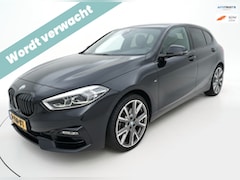 BMW 1-serie - 118i Executive Edition Sportline|140pk|Automaat|Sportstoelen|LED|Navi|Stoelverwarming|19in