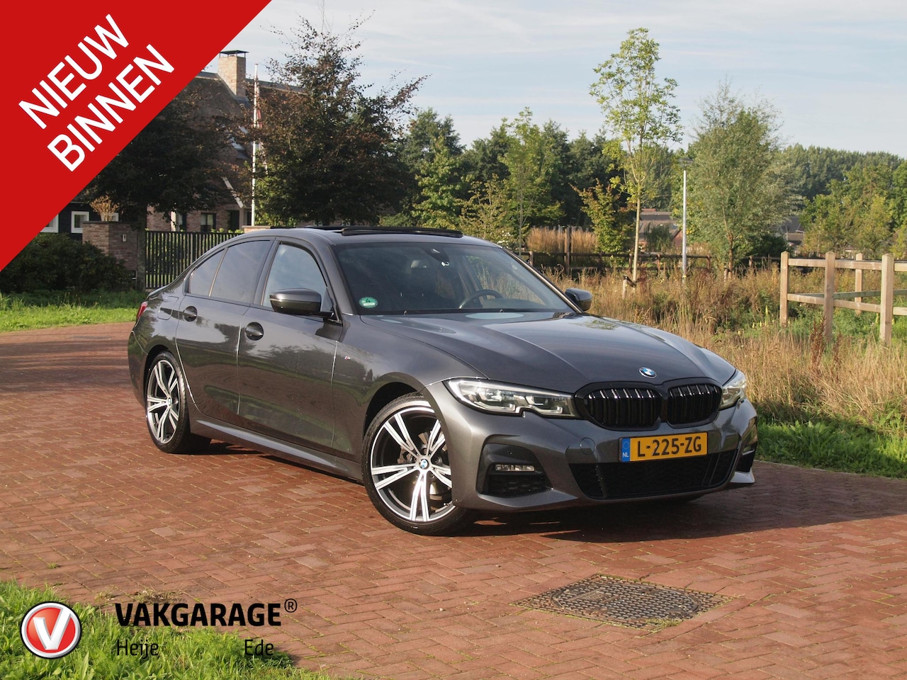 BMW 3-serie - 318i Business Edition | M-Pakket | Panoramadak | Trekhaak | Camera | Sfeerverlichting | Sp - AutoWereld.nl