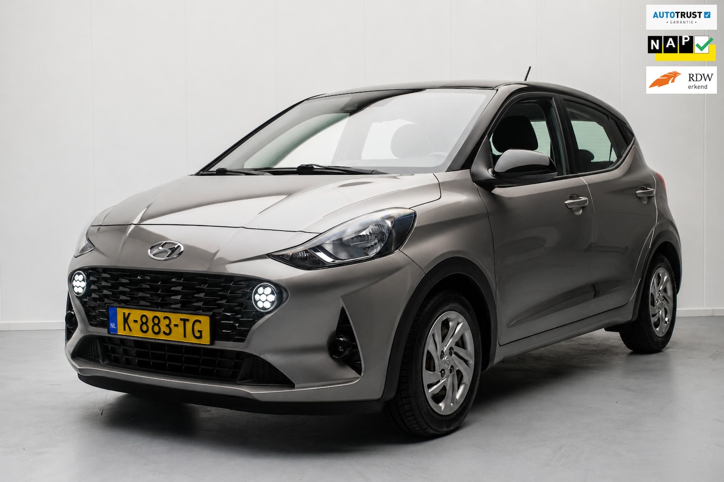 Hyundai i10 - Cross 1.0 Comfort NL-auto [ Trekhaak Carplay Airco Cruise Control ] - AutoWereld.nl