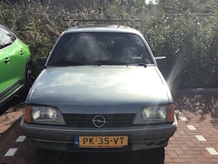 Opel Rekord - LS 2.0 S Stationwagen bj1986 wegenbelasting vrij
