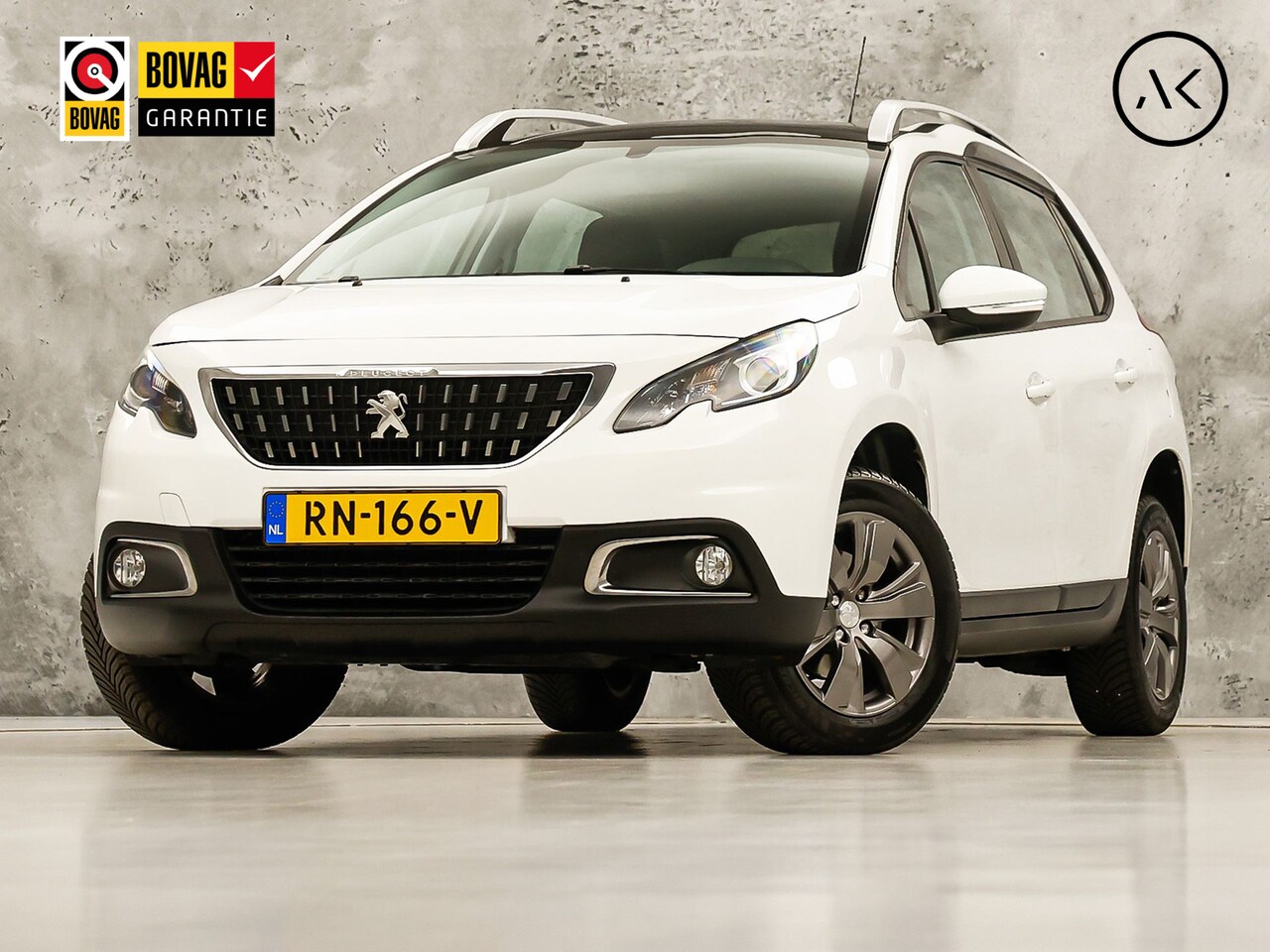 Peugeot 2008 - 1.2 PureTech Sport (PANORAMADAK, APPLE CARPLAY, NAVIGATIE, GETINT GLAS, LM VELGEN, SPORTST - AutoWereld.nl
