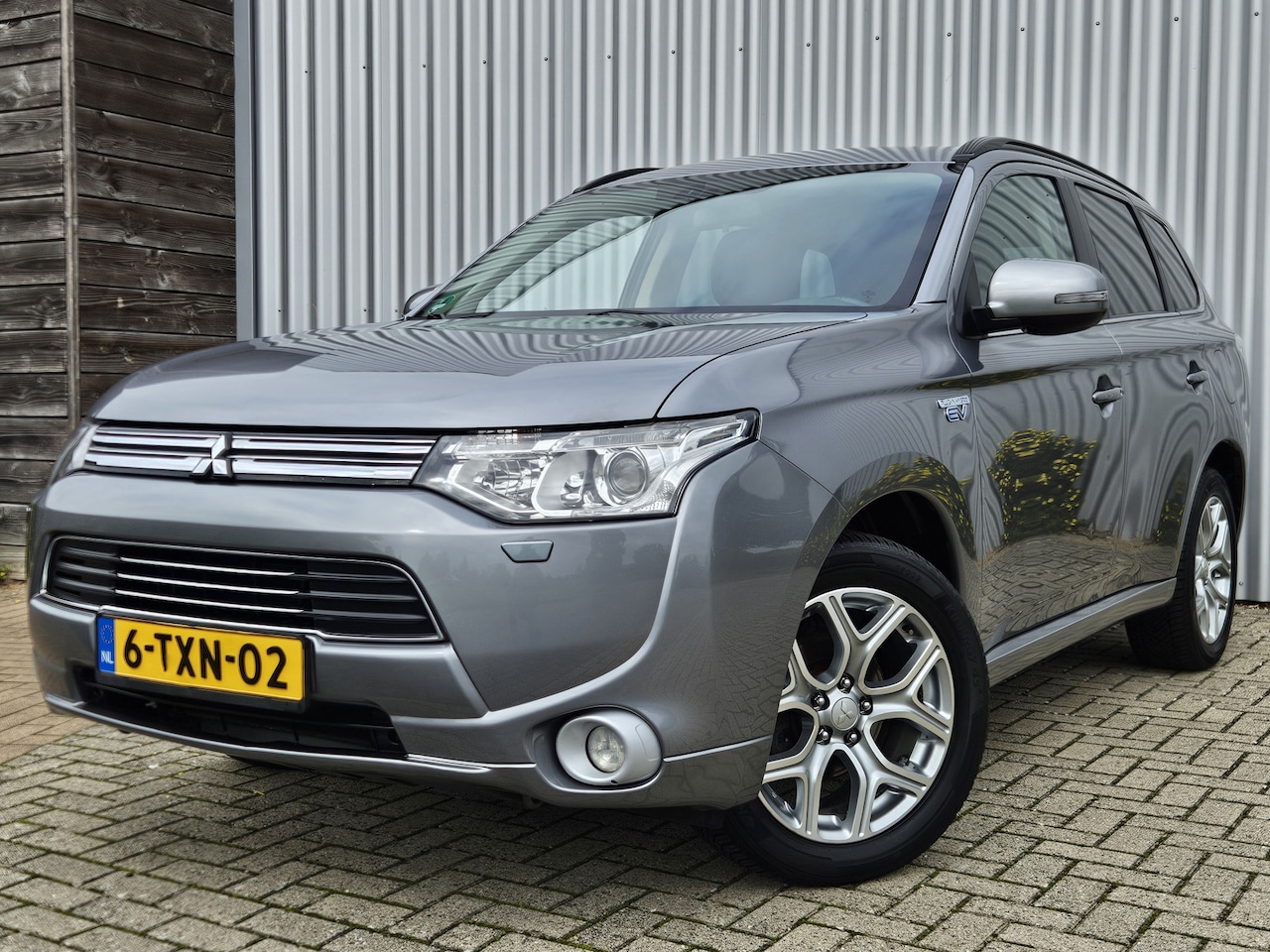Mitsubishi Outlander - 2.0 PHEV Executive Edition / Camera! - AutoWereld.nl