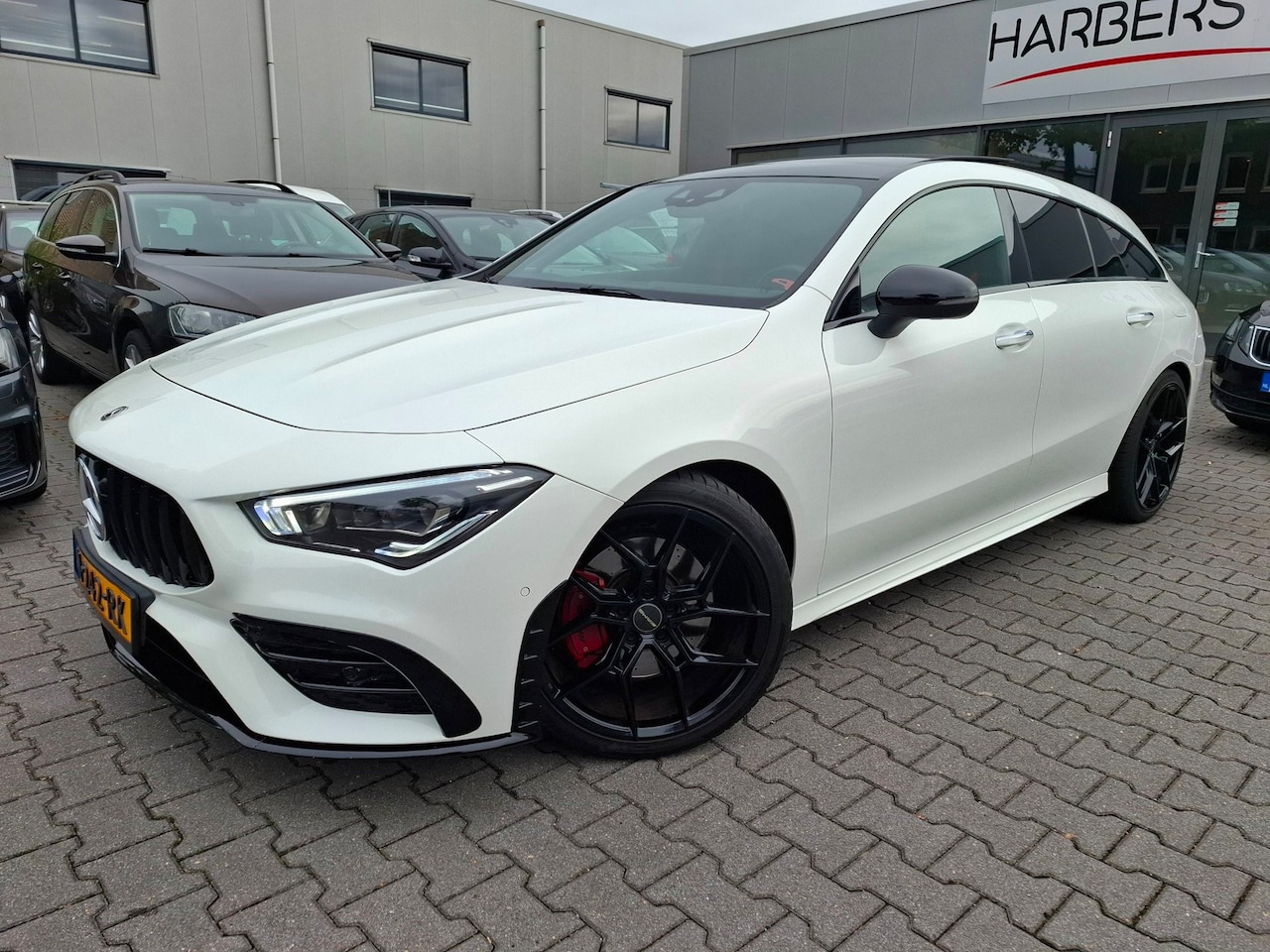 Mercedes-Benz CLA-klasse Shooting Brake - 200 Premium Plus AUTOMAAT/NAVI/CAMERA/PANO/LED! - AutoWereld.nl