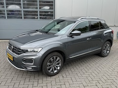 Volkswagen T-Roc - 1.5 TSI SPORT Panorama Schuifdak Trekhaak Winter Camera etc