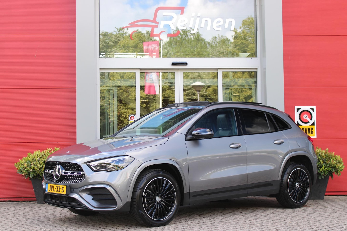 Mercedes-Benz GLA-Klasse - 250 e AMG Line | PANORAMISCH SCHUIF/KANTEL DAK | SFEER VERLICHTING | ELEKTRISCH BEDIENBARE - AutoWereld.nl