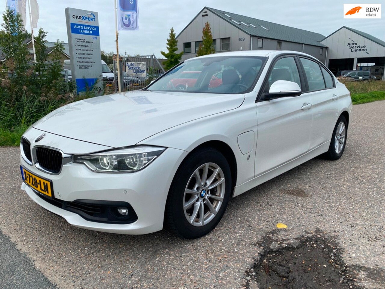 BMW 3-serie - 330e 330e - AutoWereld.nl